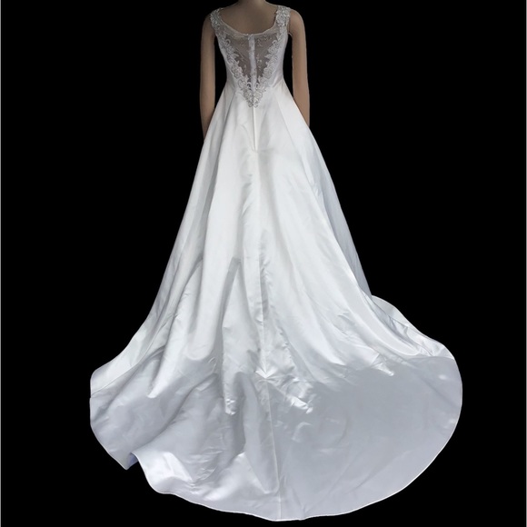 Eva Wedding Dress - Picture 2 of 7